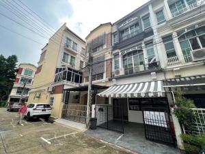 For SaleTownhouseLadprao, Central Ladprao : House for sale in the middle of the city, Ratchada-Lat Phrao intersection, 3-story townhome, newly renovated house. Suitable for residence, prime location, convenient to travel. Located in the heart of Bangkok, Baan Klang Muang, Soi Lat Phrao 23, Lat Phra