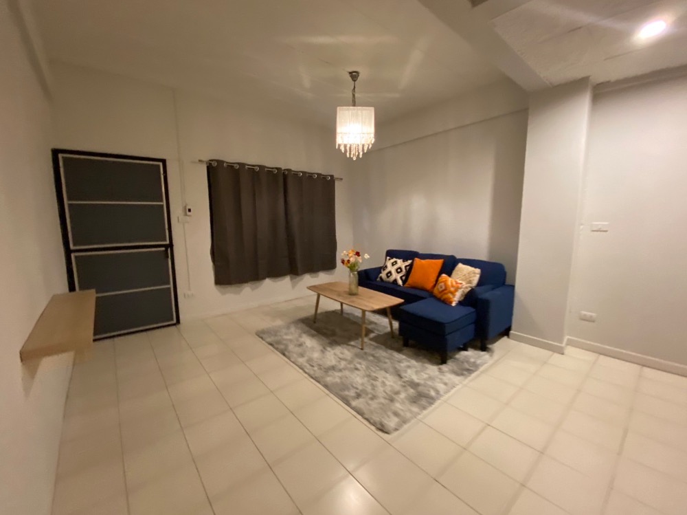 For RentTownhousePathum Thani,Rangsit, Thammasat : 2-story townhouse for rent with air conditioning. Near Khu Khot BTS station The entire house has been redecorated like a new home. Located in Rin Thong Village, Lam Luk Ka Soi 13, the house is at the beginning of Soi 2. In front of the village, good locat