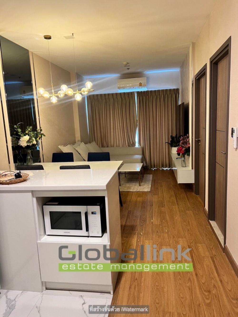For RentCondoChiang Mai : (GBL1871) 💕Condo with the longest rooftop swimming pool 💕 Luxury Condo, luxury condo, good location, near Night Bazaar, Chang Khlan area. Project name: The Astra Sky River Condo