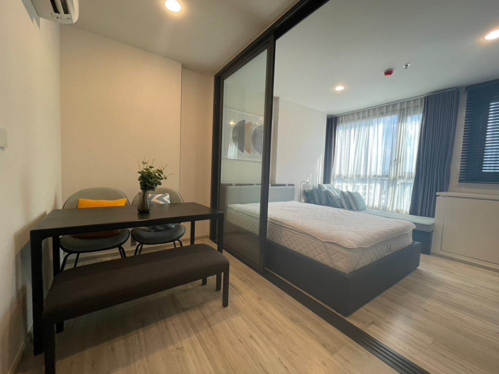 For RentCondoRatchadapisek, Huaikwang, Suttisan : 🏢XT huaikhwang 🛏️Beautiful room ✨ Good location🌐near the night market📍high floor🌤️beautiful view 🛋️Fully Furnished 📺 Complete electrical appliances (special price)CODE : 01018