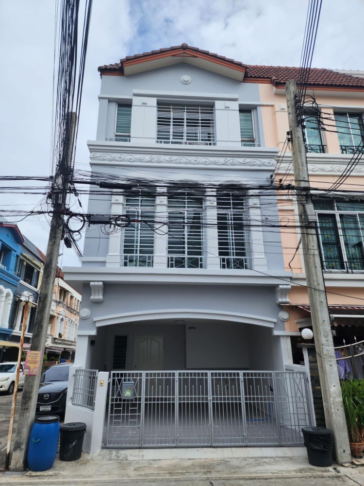 For SaleHome OfficePattanakan, Srinakarin : Home Office Baan Klang Muang British Town Srinakarin / 3 bedrooms (FOR SALE) CJ304