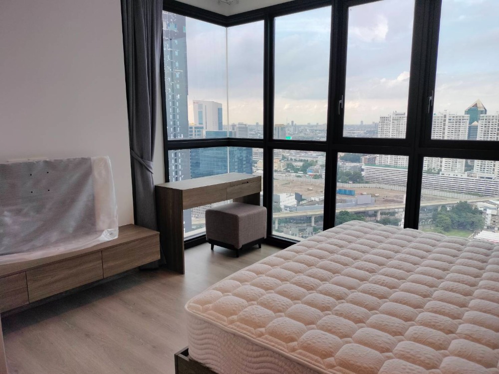 For RentCondoLadprao, Central Ladprao : For Rent Condo: The Line Phahonyothin Building B (The Line Phahonyothin Park B), high floor, beautiful view, not hot north. Unblocked view Type: 2 bedrooms, 2 bathrooms Area: 60 sq m.