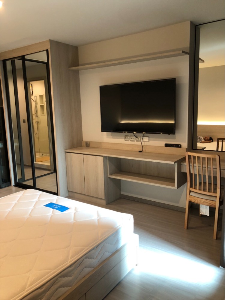 For RentCondoLadprao, Central Ladprao : Life Ladprao for rent only 15,000 baht. Room size 29 sq m. We have 2 rooms for you to see. Ready to move in. Make an appointment to see the room.