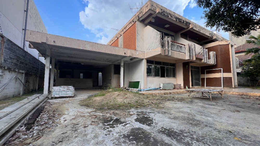 ขายบ้านพัฒนาการ ศรีนครินทร์ : ขายบ้านเก่าพร้อมที่ดิน  200 ตร.วา ราคาต่ำ พัฒนาการ 78 ผาสุกหทัย 4