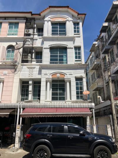 For SaleTownhouseYothinpattana,CDC : Townhome for sale at promotional price Baan Klang Muang Village, Rama 9 - Lat Phrao, 264 sq m., 31.9 sq m, loan 100