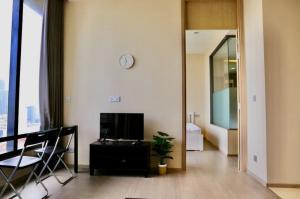 For SaleCondoSukhumvit, Asoke, Thonglor : Code C20230208021.......The Esse Asoke sale with tenant, 1 bedroom, 1 bathroom, high floor, furnished, SELL AT LOSS!!