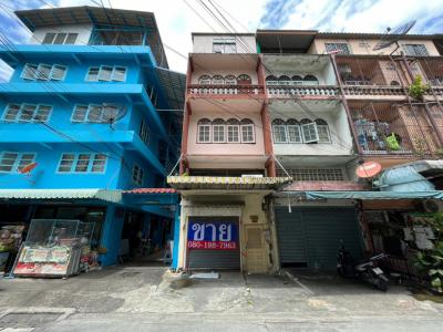 For SaleShophousePinklao, Charansanitwong : For sale: 5-story building, divided into 8 rental rooms, ground floor can be used as a shop. Soi Charansanitwong 28, Wat Dong, create income immediately.