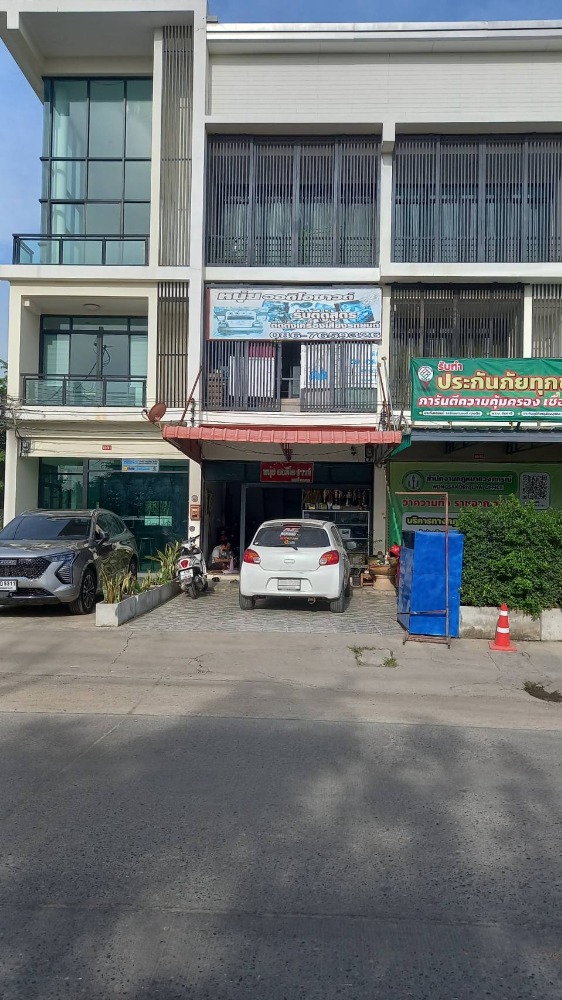 For SaleShophouseBangna, Bearing, Lasalle : Commercial Building Soi Bangna-Trat 23 / 3 Storey (FOR SALE) PUY034