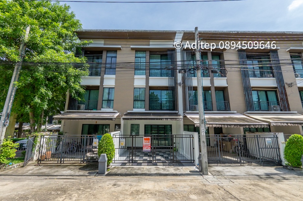For SaleTownhouseNawamin, Ramindra : For sale: Baan Klang Muang Nawamin 42, 3-story townhome, 20 sq m., 3 bedrooms, 3 bathrooms, newly renovated, built-in furniture throughout.