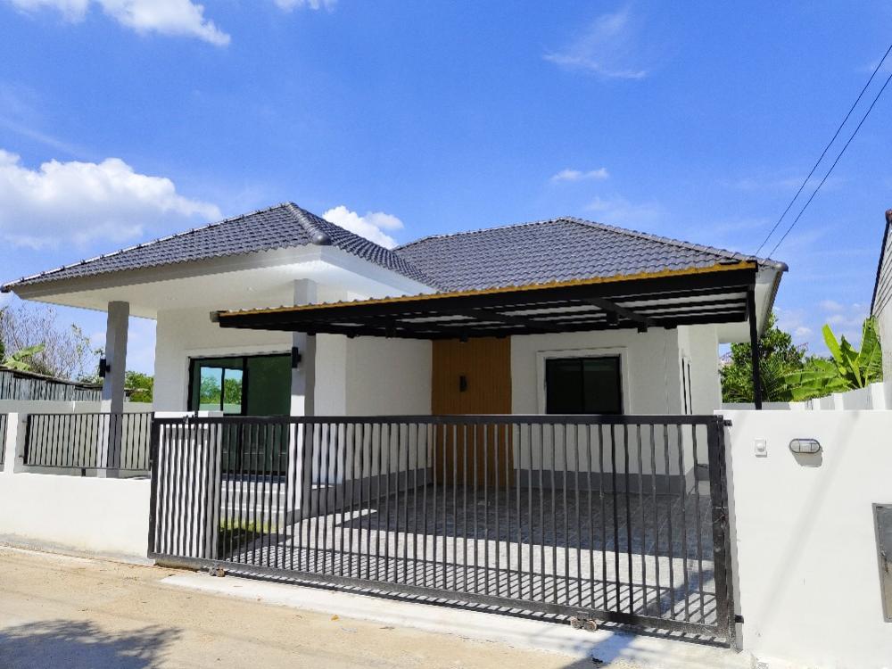 For SaleHouseSriracha Laem Chabang Ban Bueng : Single story house, newly built, Sriracha, 50 wah, price discounted for only 2 houses, good location, no common fees, private, no hassle.