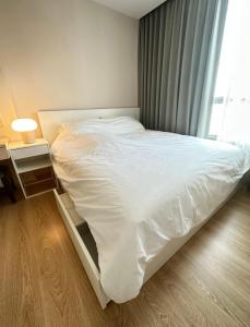 For RentCondoSukhumvit, Asoke, Thonglor : H Sukhumvit 43, ★5 minutes walk from BTS Phrom Phong ★Beautiful built-in, fully furnished ★very new room ★The owner has never rented out, size 41 sq m. 16th floor, 1 bedroom, 1 bathroom.