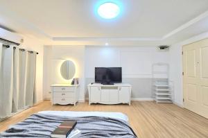 ขายคอนโดรัชดา ห้วยขวาง : Code C20231000154.......Happy Condo Ratchada 18 สำหรับขาย, ห้องสตูดิโอ, 1 ห้องน้ำ, แต่งครบ, ราคาพิเศษ!!