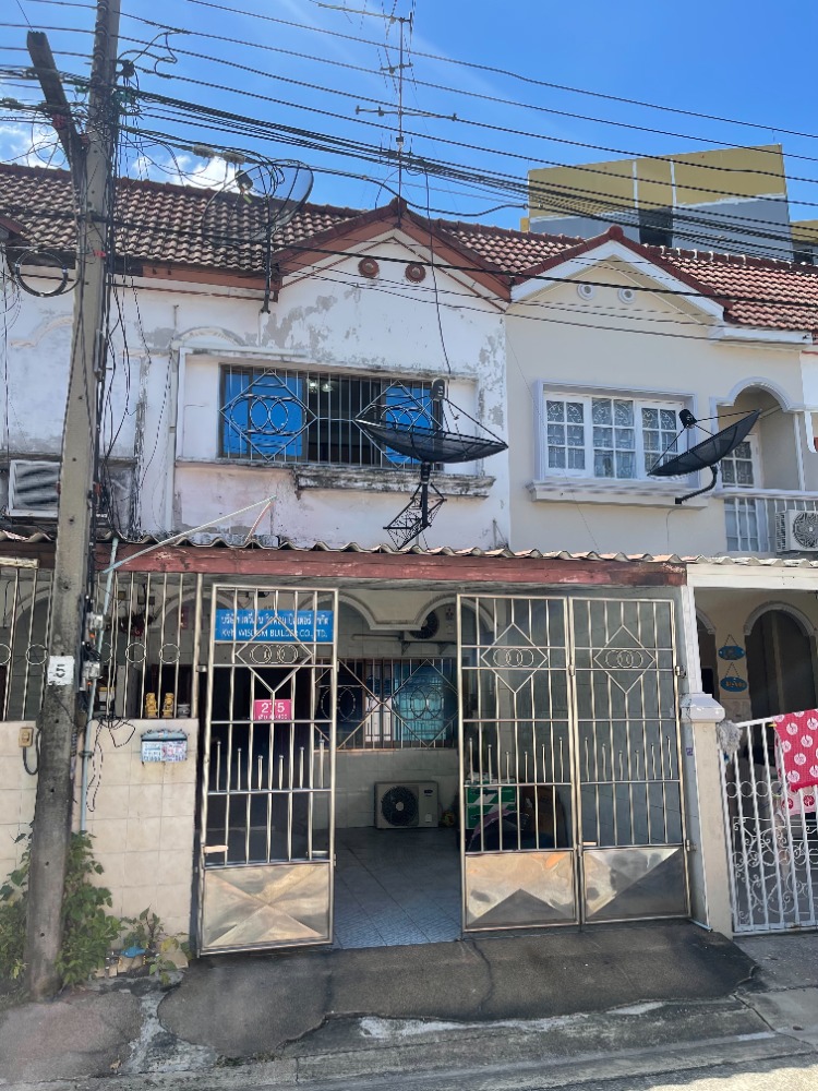 For RentTownhouseRamkhamhaeng, Hua Mak : Urgent for rent!! Townhouse, Khem Phet Village Cheap price and very good house. Address: Soi Ramkhamhaeng 58/4, Hua Mak Subdistrict, Bang Kapi District, Bangkok 10240 Townhouse, Khem Phet Village, area size 21 sq m. Rental price 12,000 baht/month.
