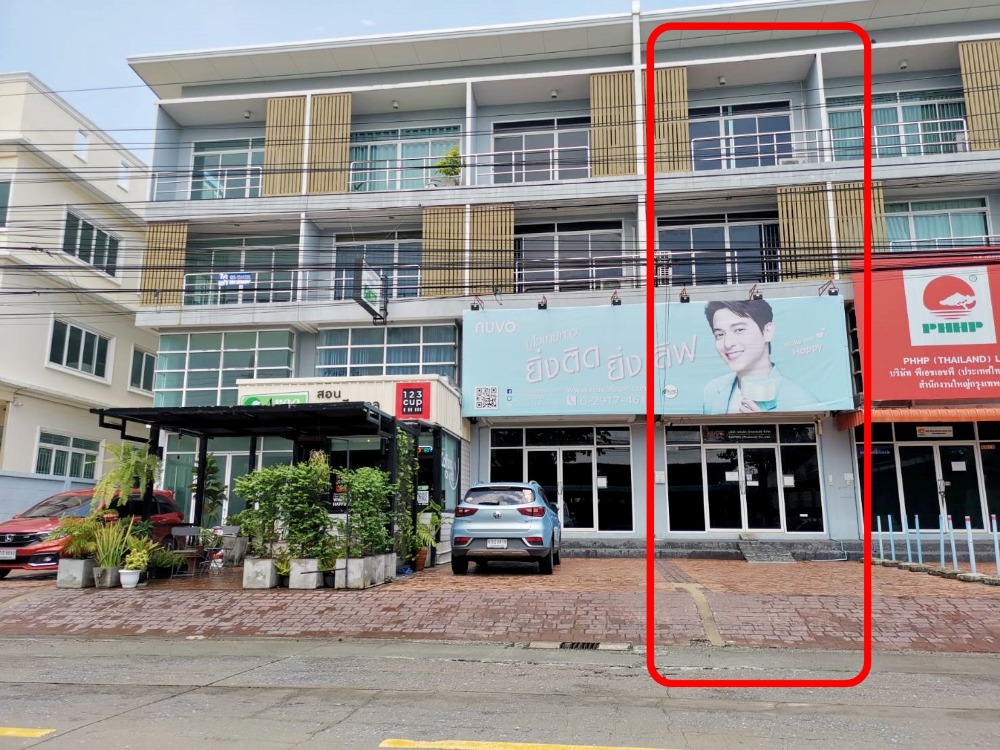 For SaleShophouseMin Buri, Romklao : Beautiful commercial building (home office) for sale, entrance to Soi Ramkhamhaeng 174, near the Orange BTS station, 3.5 floors, size 33 sq m., has parking.