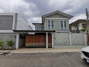 For RentHouseSapankwai,Jatujak : 2-storey detached house for rent, 4 bedrooms, Vibhavadi 20 area, Lat Phrao 18, Ratchada 19, Soi Song Sa-at, with some furniture. Near MRT Lat Phrao Thai Airways Office The school looks clean.