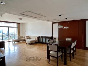 For SaleCondoWitthayu, Chidlom, Langsuan, Ploenchit : A large 2 beds condo with maid room on Wireless Rd. - All Seasons Mansion