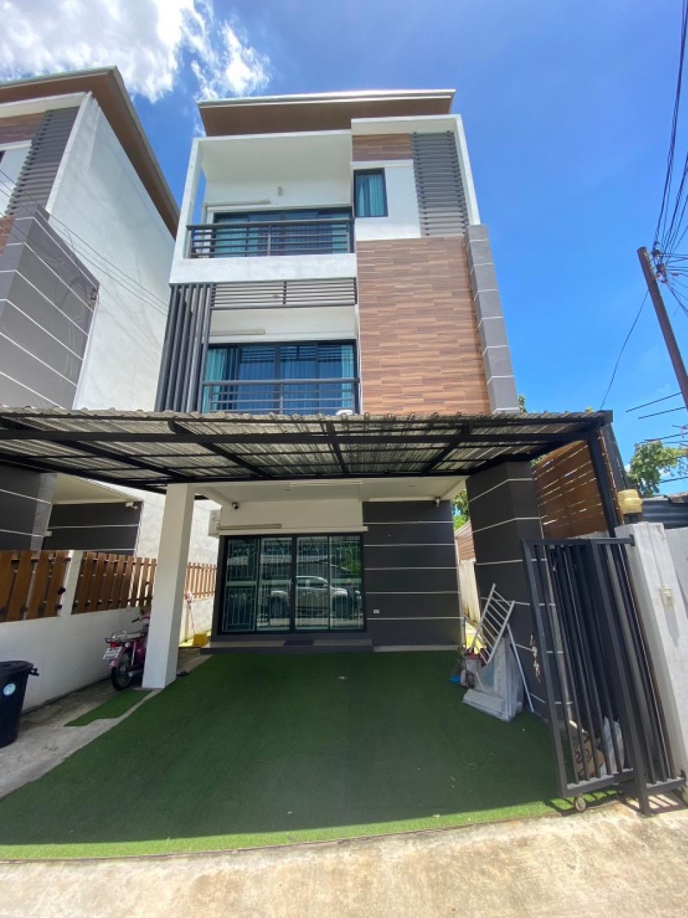 For SaleTownhouseLadprao, Central Ladprao : 3-story townhome, Lat Phrao 64, Intersection 12