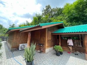 For SaleHousePrachin Buri : House for sale, entirely made of teak wood, on an area of ​​over 368 square meters, for living after retirement. High privacy, not far from Bangkok, just Kabinburi.