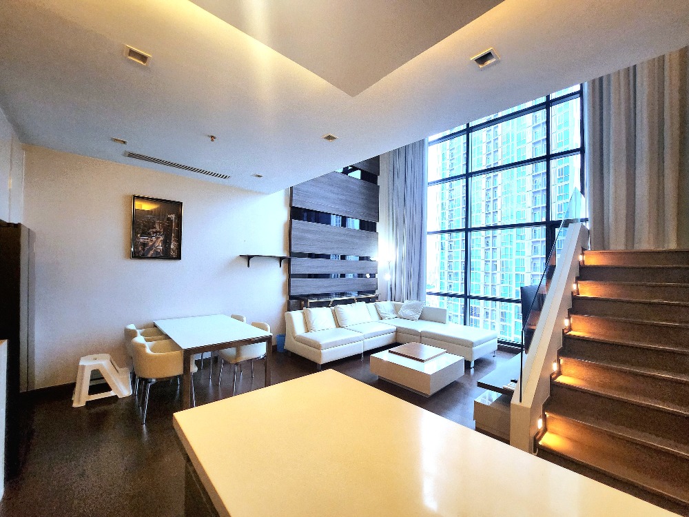 For SaleCondoRatchadapisek, Huaikwang, Suttisan : 📢HOT DEAL !! 🔥 Condo for sale IVY AMPIO, Duplex 3 bedrooms, 3 bathrooms, size 136 sqm, floors 21-22, view, with 2 carparking lots (fixed car + 1 regular car), best price! Only 28.9 MB