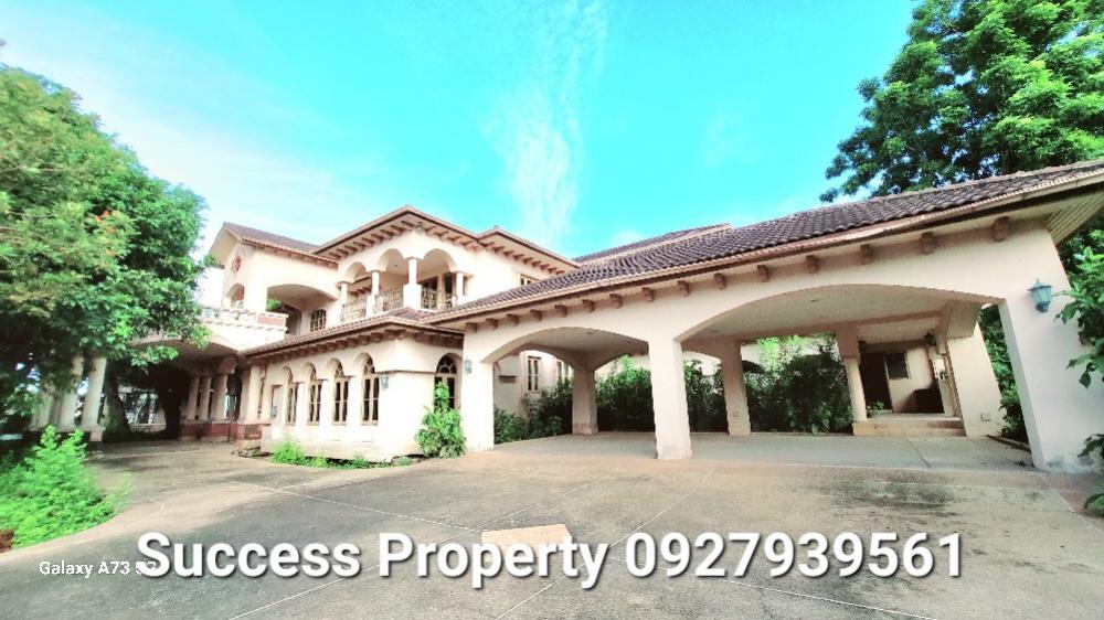 For SaleHousePinklao, Charansanitwong : Pruekphirom Regent Village - Pinklao 406 square wah, selling for 31 million (selling cheaper than bank prices), corner house, 5 bedrooms, 6 bathrooms.