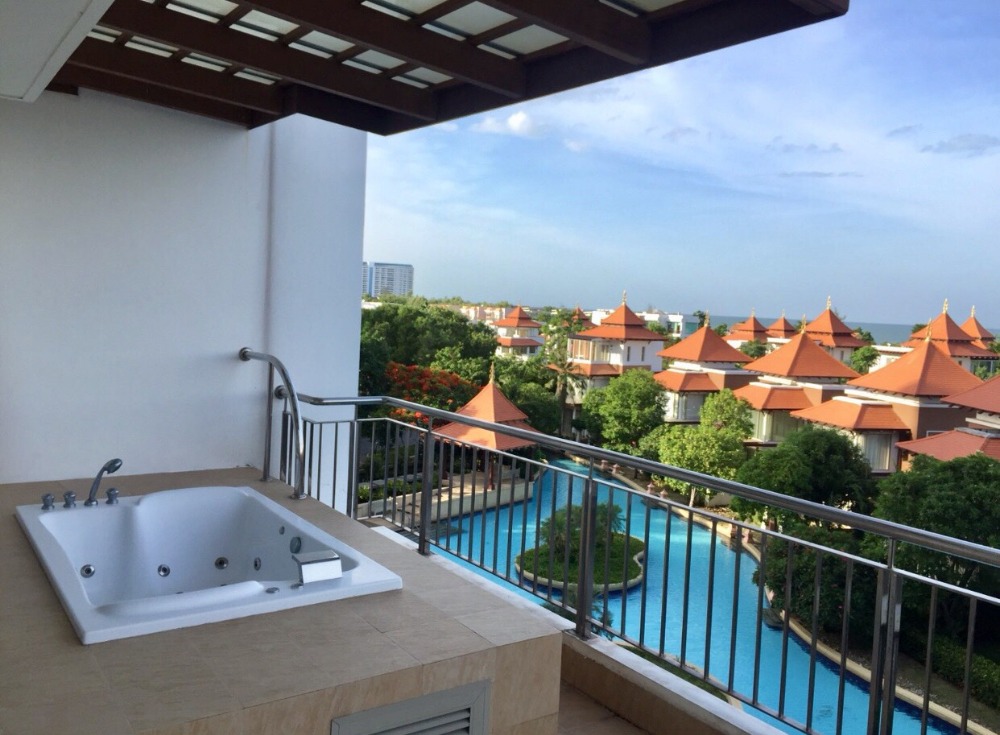 For SaleCondoHuahin, Prachuap Khiri Khan, Pran Buri : Condo for sale, Boathouse Huahin, next to the sea, transfer fee included