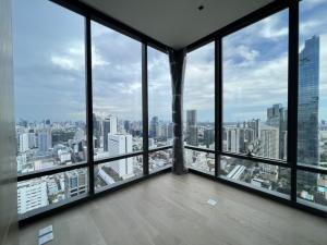 For SaleCondoSilom, Saladaeng, Bangrak : Rare Unit 1 Bed, highest floor‼️not blocking the view Best price‼️ Ready to receive IPhone 15PM + Luxury Service