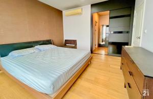 For SaleCondoWongwianyai, Charoennakor : For Sale - 1 Big bedroom room in next to BTS station at Hive Sathorn