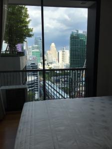 ให้เช่าคอนโดสาทร นราธิวาส : For rent Noble Revo Silom 1 bedroom high floor with private garden
