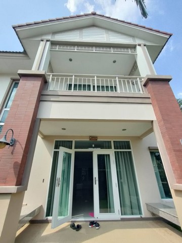 For SaleHouseNawamin, Ramindra : 2-storey detached house for sale, 126.7 sq m, Wararom Premium Watcharapol-Chatuchot project. Sukhapiban 5 area, Ramindra, Sai Mai, large detached house. Complete with a guest house, garden zone in front of the house, doesn't collide with anyone. The