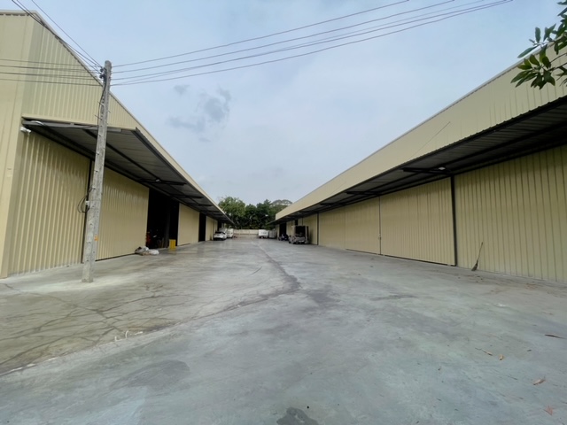 For RentWarehouseChokchai 4, Ladprao 71, Ladprao 48, : Warehouse for rent, Lat Phrao, Soi Lat Phrao, near the Yellow Line, Mahadthai Station, wide road, spacious area. Can park many cars Big cars can get in and out.