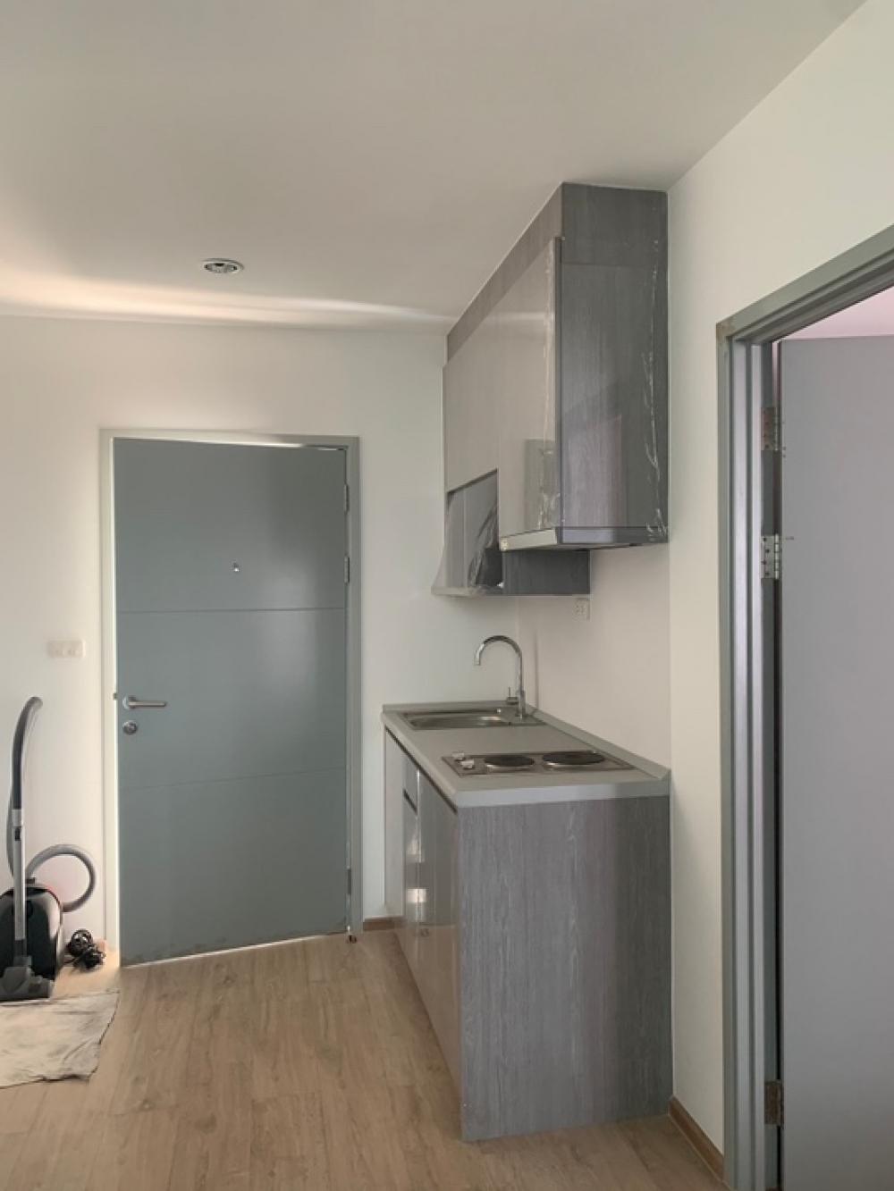 For RentCondoThaphra, Talat Phlu, Wutthakat : Condo for rent, ideo Wutthakat, room approximately 30-32 sq m, 11,000 baht, Ta 09-3291-5666, room never lived in, new, clean.
