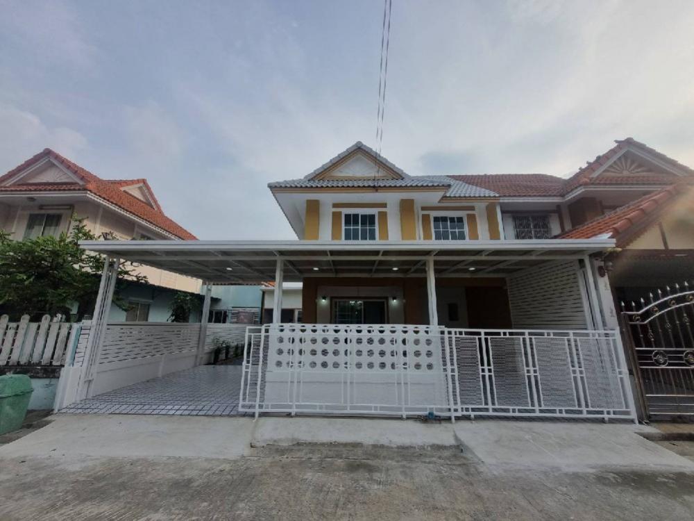For SaleTownhouseNonthaburi, Bang Yai, Bangbuathong : 2-story semi-detached house for sale, Pruksa Village 33, Muji-minimalist style. Renovated the entire house, Soi Wat Lat Pla Duk, Bang Khu Rat Subdistrict, Bang Bua Thong District, MRT Purple Line. Khlong Bang Phai Station