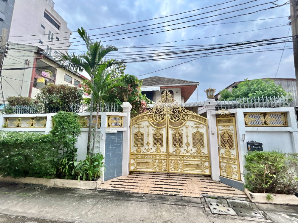 ขายบ้านลาดพร้าว เซ็นทรัลลาดพร้าว : Single house for sale, Soi Lat Phrao 42  ขายบ้านเดี่ยว ซอยลาดพร้าว 42