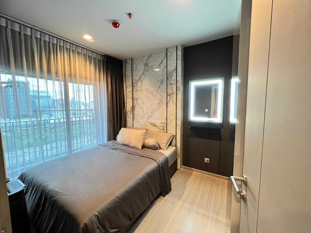 For SaleCondoRama9, Petchburi, RCA : Life Asoke RAMA9 1 bedroom, 1 bathroom, 32 sq m, 15th floor, price 4,500,000 baht, if interested contact 093-6292247 Nat.