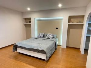 ขายคอนโดสะพานควาย จตุจักร : Royal Tower 3 / 2 Bedrooms (FOR SALE) , รอยัล ทาวเวอร์ 3 / 2 ห้องนอน (ขาย) PLOYW355