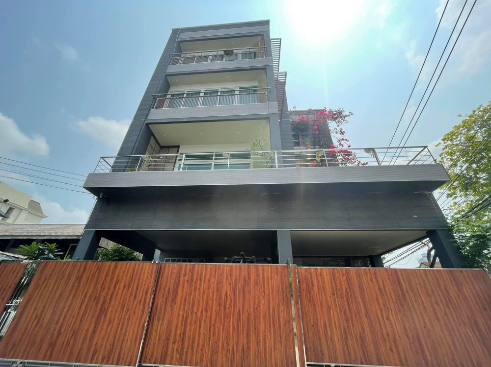 ขายบ้านสุขุมวิท อโศก ทองหล่อ : S2667 ขายบ้านเดี่ยว 4 ชั้น ซอยสุขุมวิท 65 มีสระว่ายน้ำ เดินทางสะดวก