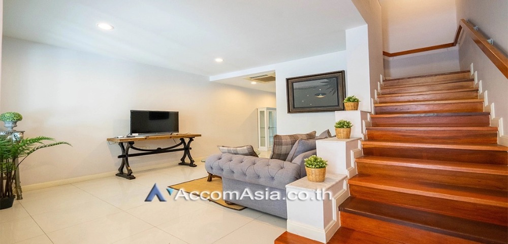 For RentTownhouseSukhumvit, Asoke, Thonglor : Pet-friendly | 3 Bedrooms Townhouse for Rent in Sukhumvit, Bangkok near BTS Asok - MRT Sukhumvit at In Home Luxury Residence (13000796)