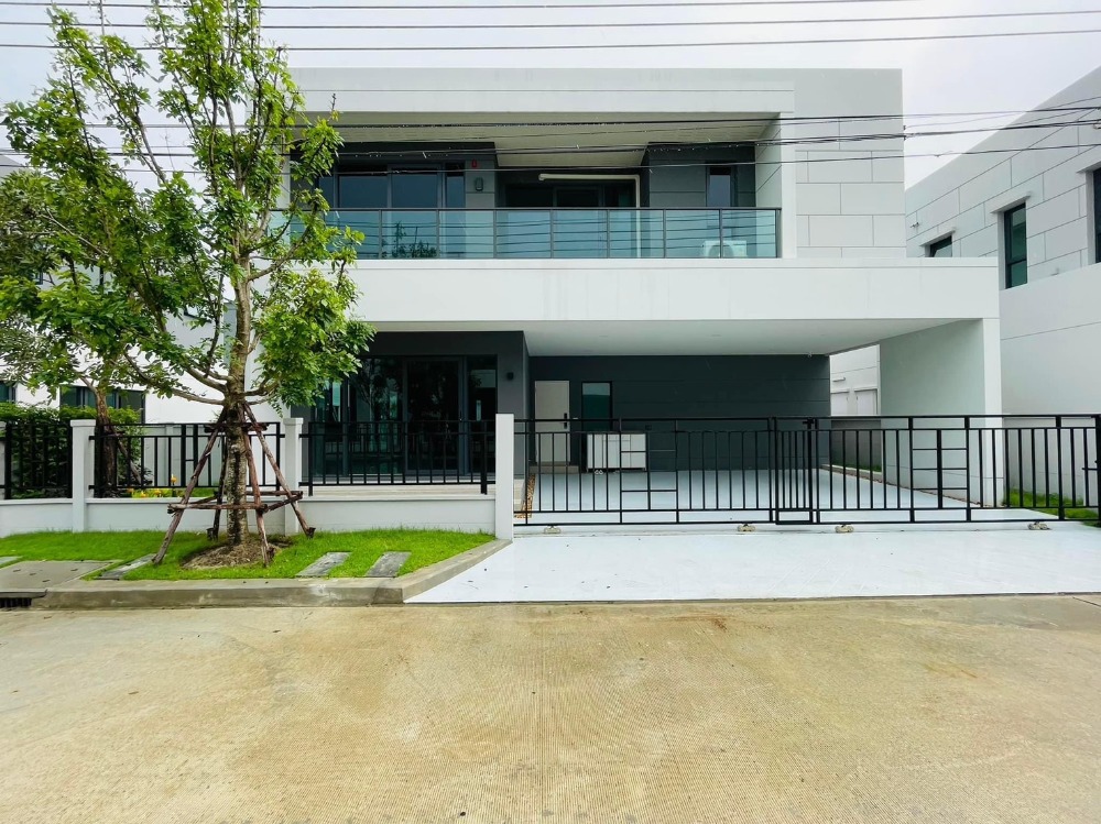ให้เช่าบ้านบางนา แบริ่ง ลาซาล : ให้เช่า บ้านหรู Centro bangna ใกล้ Mega bangna ,IKEA  Bangna ใกล้ Concordian International School (CIS)   4 ห้องนอน 5 ห้องน้ำ  พื้นที่ใช้สอย 260 ตร.ม. 1ห้องแม่บ้าน 1 ห้องครัวไทย พร้อมที่จอดรถ 3 คัน