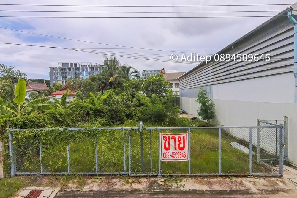 For SaleLandRatchadapisek, Huaikwang, Suttisan : Land for sale near MRT Suthisan, size 103 sq m. in Soi Lat Phrao 48, intersection 28, already filled, next to public road. Quiet, suitable for building a house Can enter and exit via both Ratchada and Lat Phrao roads.