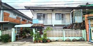 For SaleHousePathum Thani,Rangsit, Thammasat : Single house for sale, Soi Lam Luk Ka 27, area 50 sq m., complete with additional rooms for rent, 3 rooms, can be used as a residence. And rooms can be rented, close to BTS Khu Khot station, only 1 km.