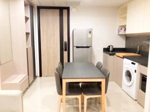 For RentCondoSukhumvit, Asoke, Thonglor : Condo for rent OKA HAUS Sukhumvit 36, 37th floor, 2 bedrooms, 2 bathrooms, new room, near Thonglor and Ekamai area.