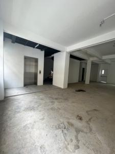 For RentShophouseSilom, Saladaeng, Bangrak : Commercial building for rent, 2 units, 5 floors with elevator. Thaniya area, Silom, Saladaeng, near BTS Saladaeng, Thaniya building, suitable for all types of business. Can be rented into floors *** Building has an elevator *** *** Rent according to condi