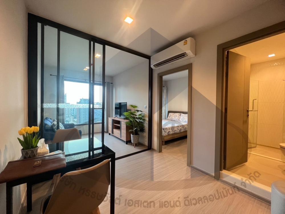 For RentCondoRama9, Petchburi, RCA : 🔥 This view is hard to find. Must be quick. 1 bed plus, high floor, Raradi Life asoke rama9 🔥