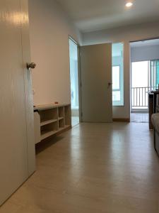 For SaleCondoSamut Prakan,Samrong : Urgent sale, 1 bedroom condo, 600 m. from BTS Samrong, price 1.5 million baht (53,000 baht/sq m.), never lived in. *Price can be negotiated*