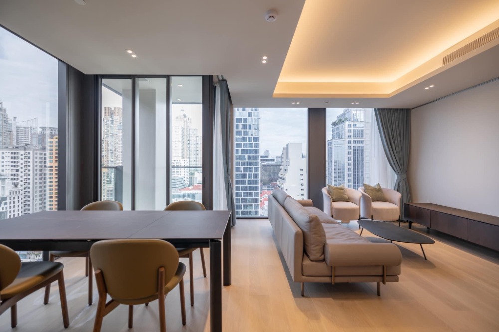 For RentCondoWitthayu, Chidlom, Langsuan, Ploenchit : Tonson One Residence ( Fl. 18 ) : 1-bedroom condo near BTS Chidlom, fully furnished, ready to move in.