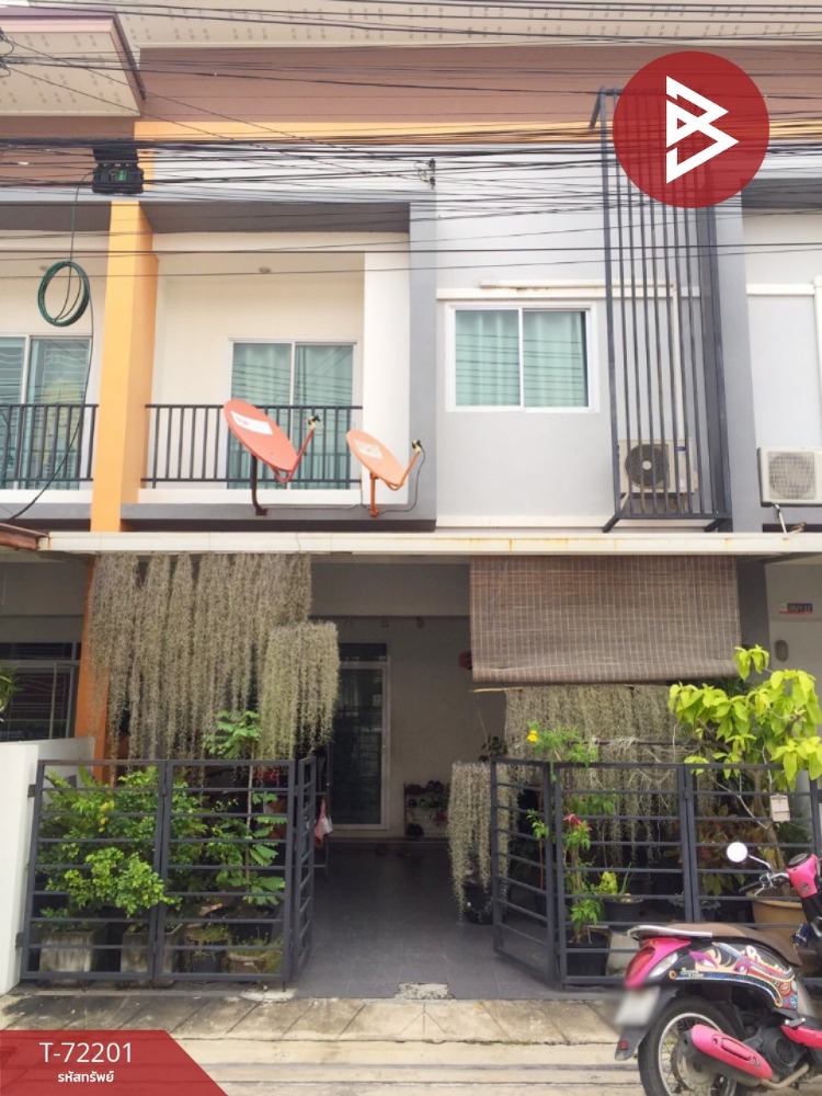 For SaleTownhouseSriracha Laem Chabang Ban Bueng : Urgent sale townhouse Maneerin Modern Home Village, Chonburi (Maneerin Modern Home), ready to move in.