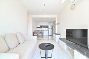 For SaleCondoRatchadapisek, Huaikwang, Suttisan : Condo for sale: Life Ratchadapisek, 2 bedrooms, price only 5.59 mb / Contact Khun Pui 062-5033926