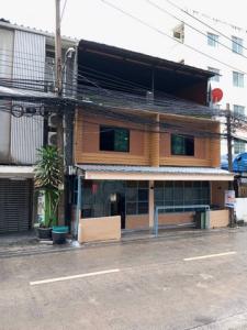 For RentShophouseRatchadapisek, Huaikwang, Suttisan : BS1233 2-story building for rent near The Caviar, Ratchada Soi 7, suitable for use as a restaurant, cafe, shop, office.
