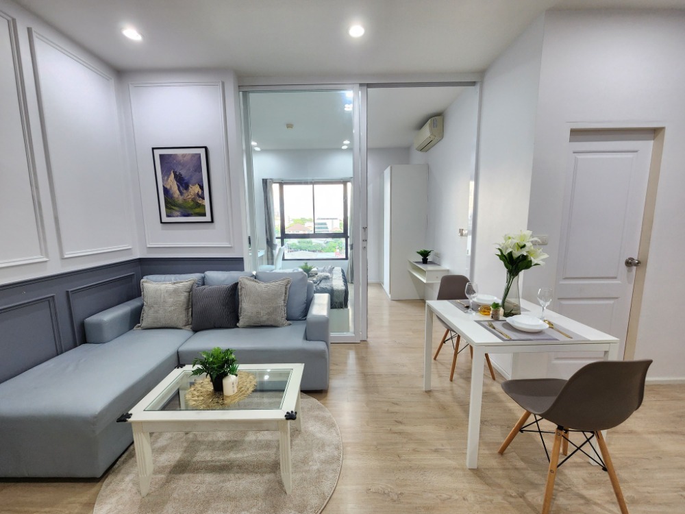 For SaleCondoPattanakan, Srinakarin : Condo for sale S1 Rama 9, corner room, not hot direction, high ceiling.