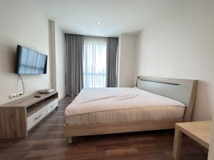 For RentCondoOnnut, Udomsuk : The Room Sukhumvit 62, next to the BTS, size 45 sq m, 1 large bedroom, price 17,900 baht, interested 0808144488